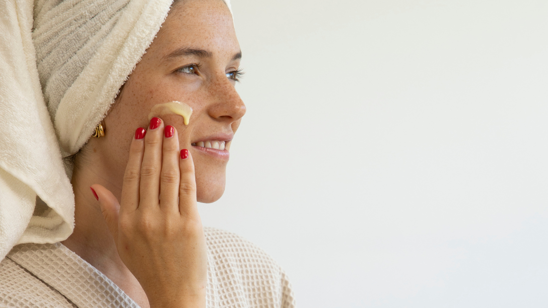 ¿Por qué una crema facial de día y otra de noche?