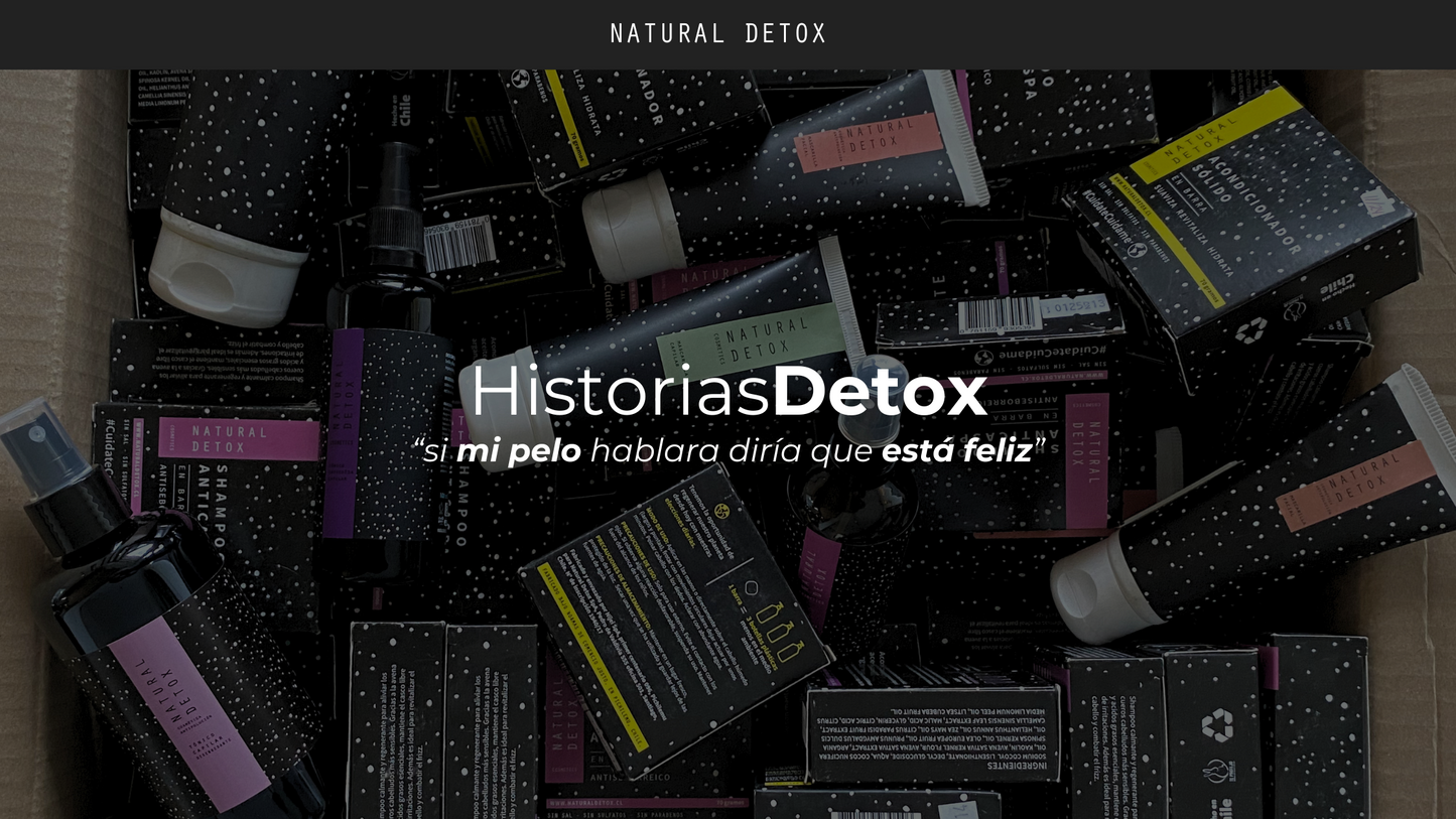 Clienta feliz mostrando su shampoo en barra anticaída Natural Detox, con cabello fortalecido y nuevo crecimiento visible tras usar productos naturales sin sulfatos ni plástico.