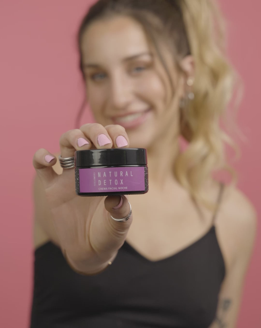 Crema de noche antiarrugas con retinol para regenerar y reafirmar