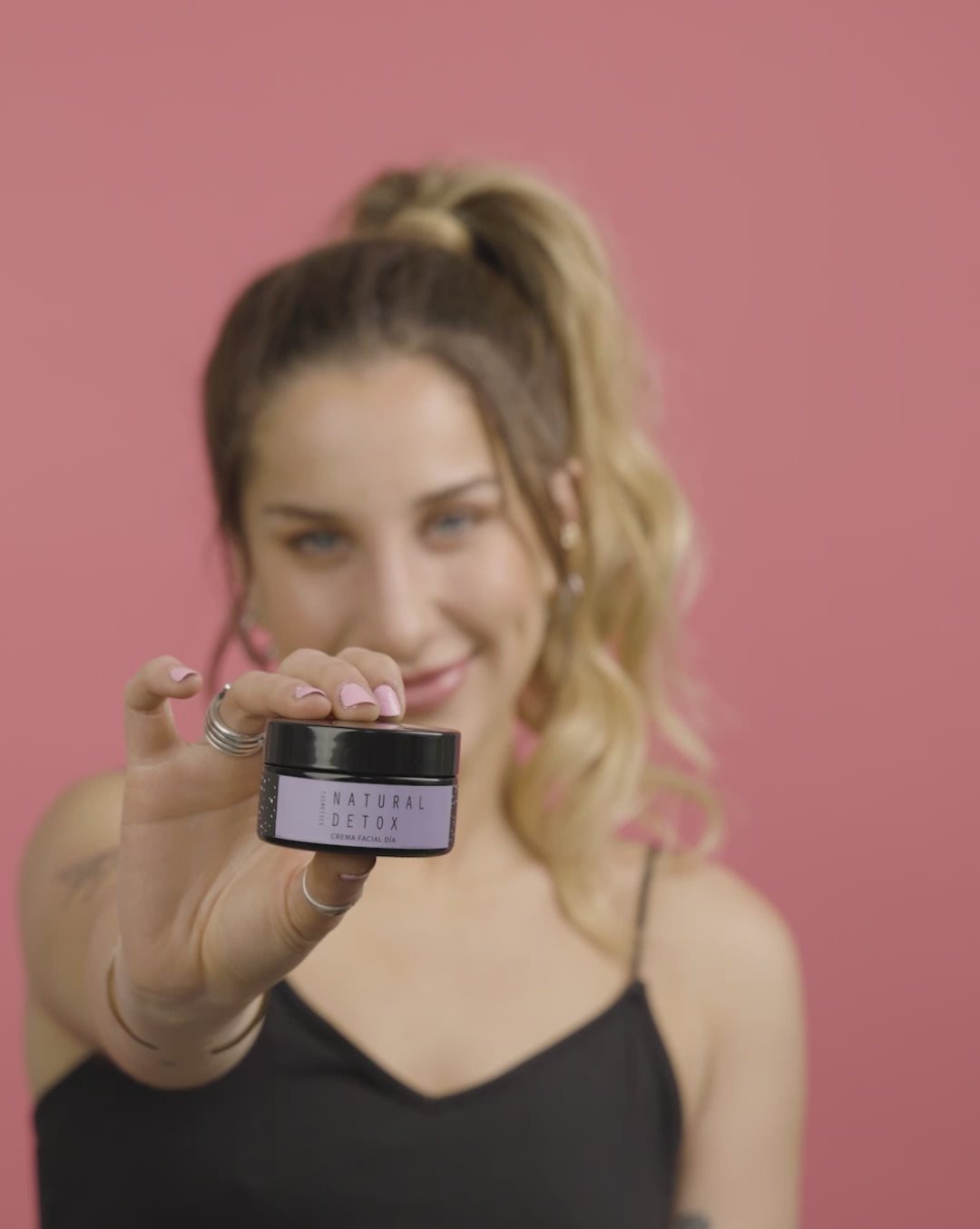 Crema de día rejuvenecedora con efecto glowy y antiarrugas